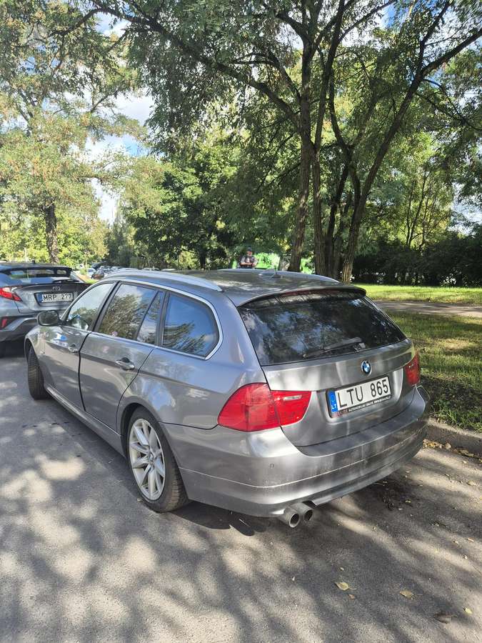 BMW 325 2010 — photo 5
