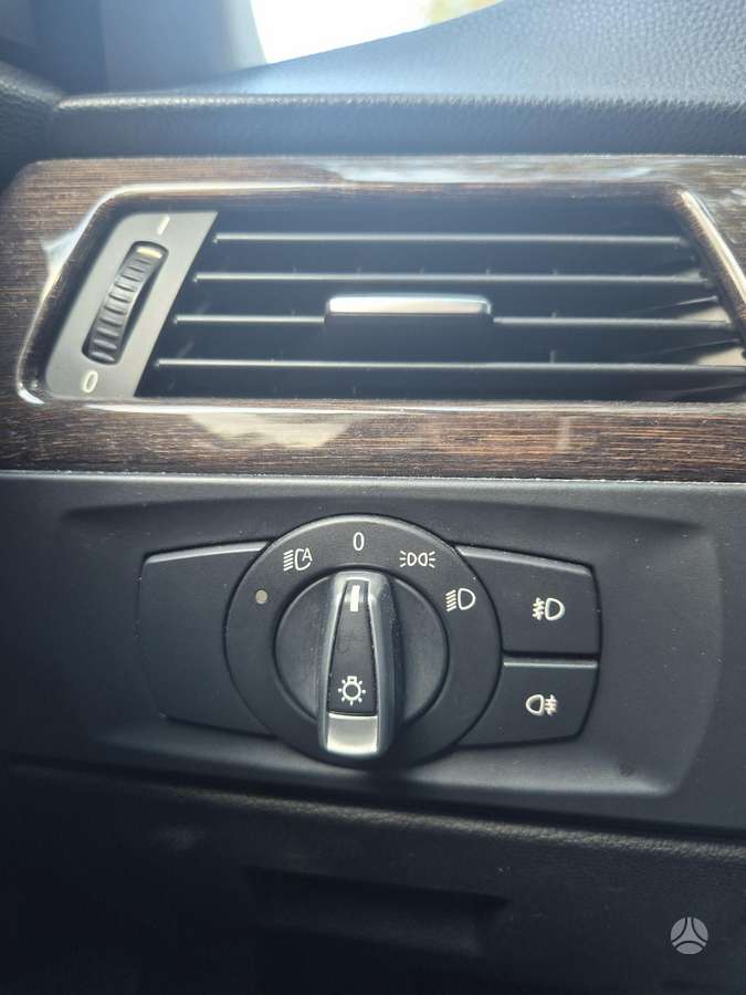 BMW 325 2010 — photo 8