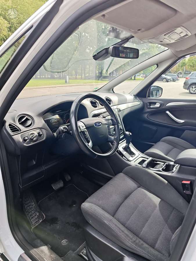 Ford S-MAX 2013 — photo 11