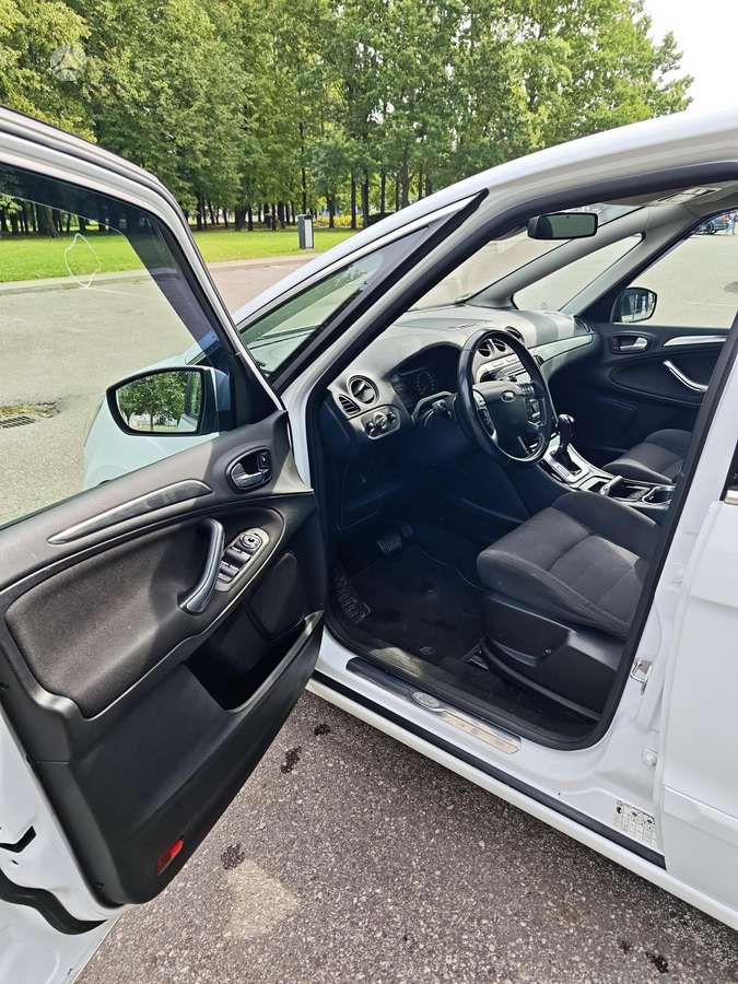 Ford S-MAX 2013 — photo 12