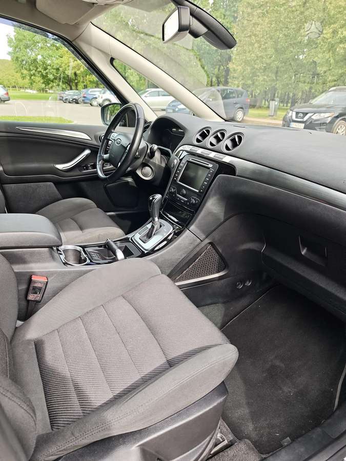 Ford S-MAX 2013 — photo 16