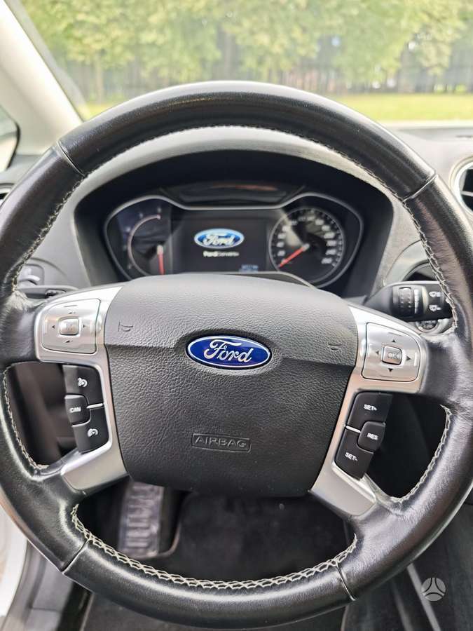 Ford S-MAX 2013 — photo 18