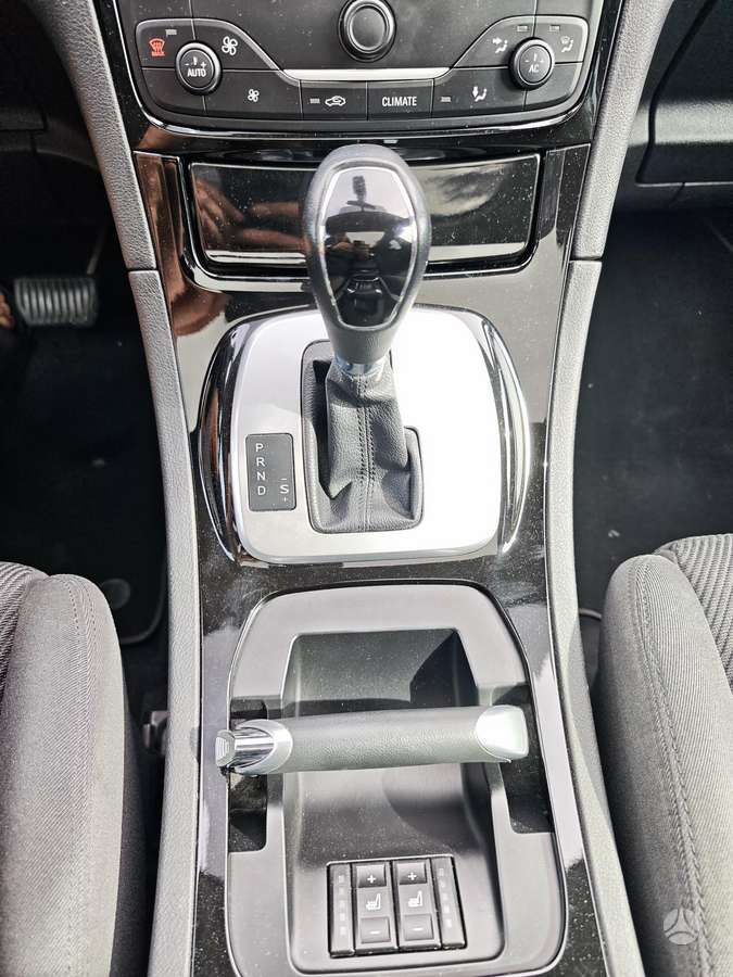 Ford S-MAX 2013 — photo 19