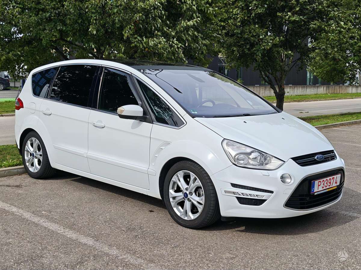 Ford S-MAX 2013 — rear view
