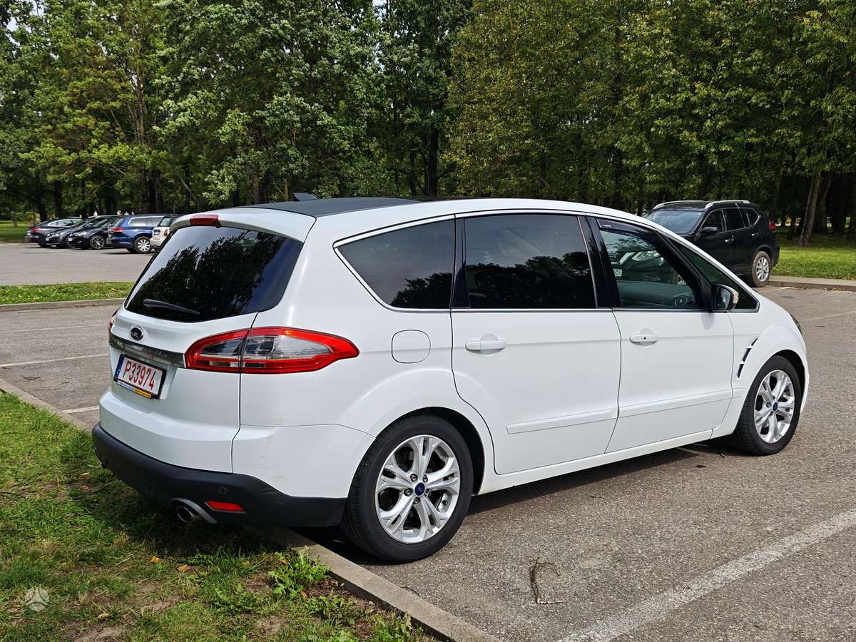 Ford S-MAX 2013 — interior