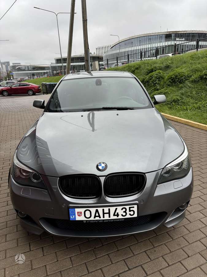 BMW 530 2008 — rear view