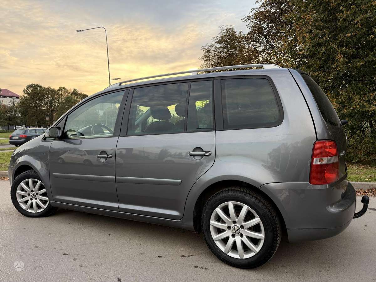 Volkswagen Touran 2005 — interior