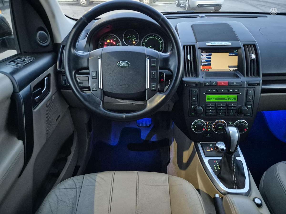 Land Rover 2012 — photo 16