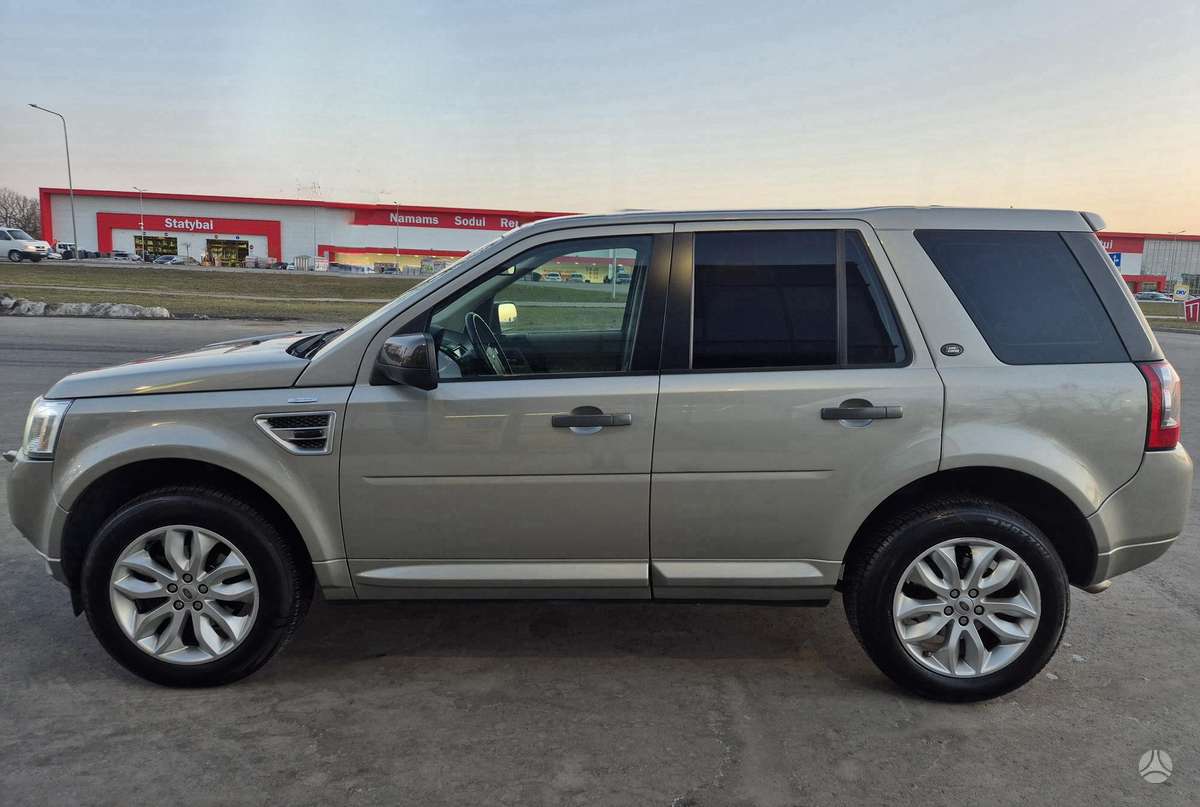 Land Rover 2012 — rear view