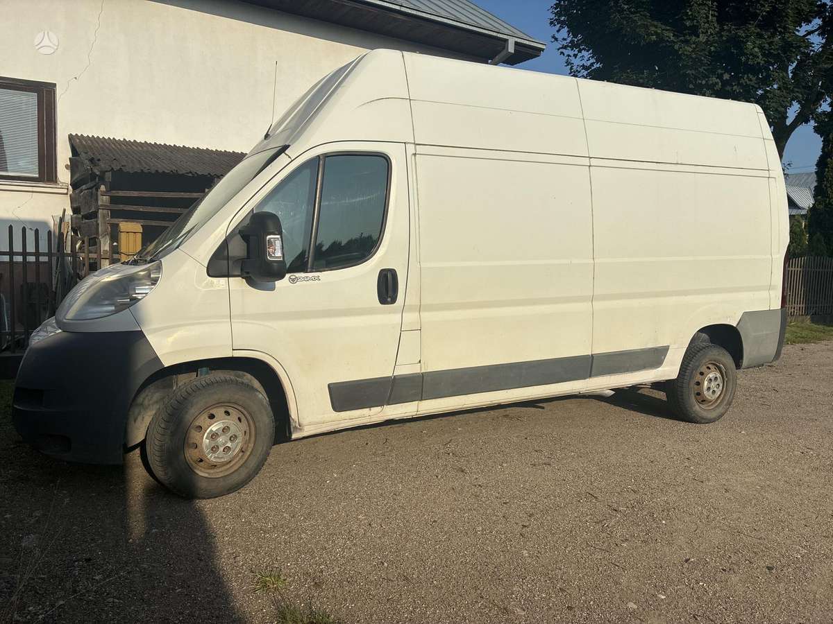 Peugeot Boxer 2012 — rear view