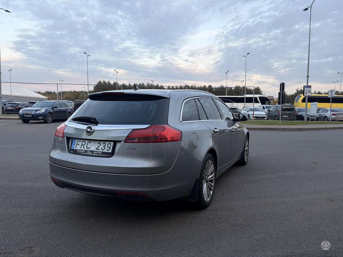 Opel Insignia 2011 — двигун 1956 cm³, 160 HP (118kW)
