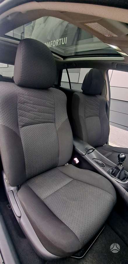 Toyota Avensis 2010 — photo 11