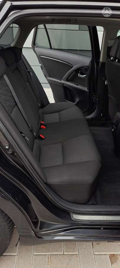 Toyota Avensis 2010 — photo 13