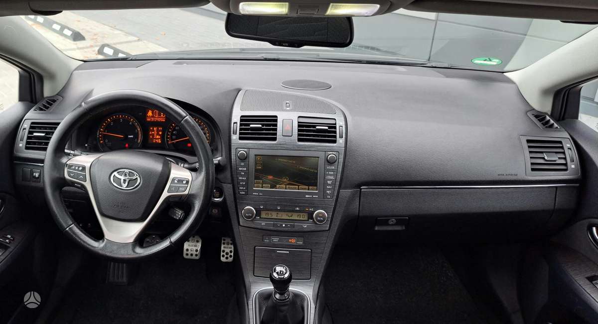 Toyota Avensis 2010 — photo 15