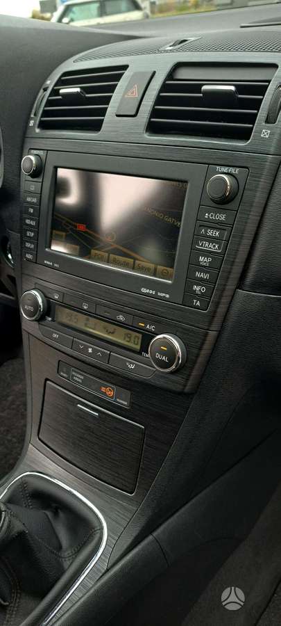 Toyota Avensis 2010 — photo 16