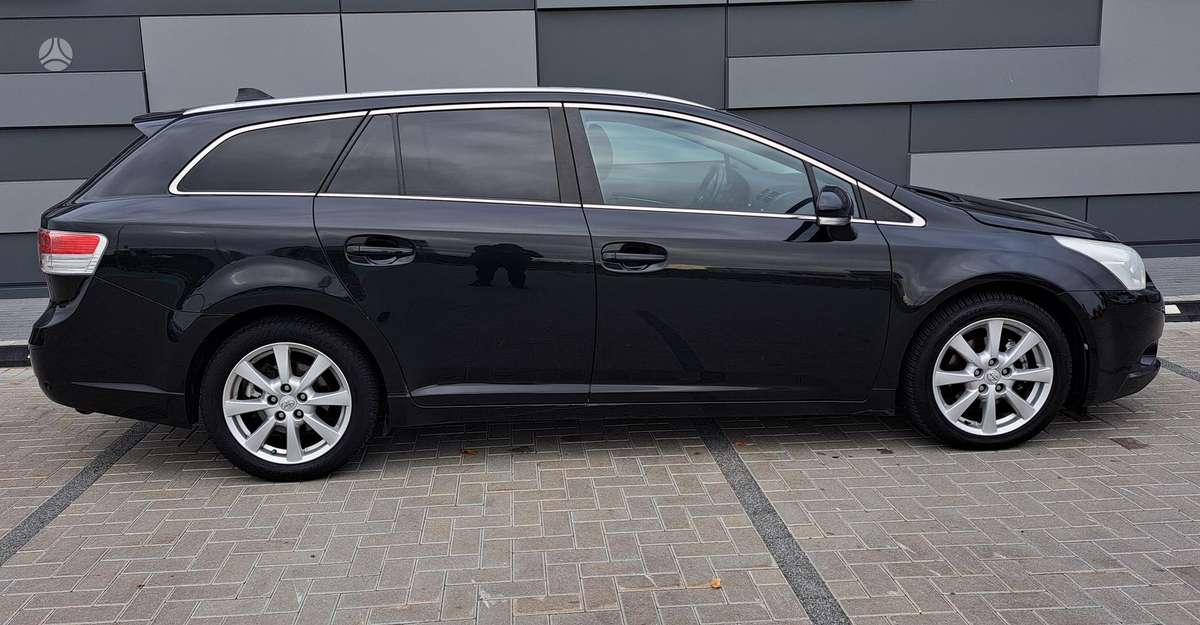Toyota Avensis 2010 — photo 8