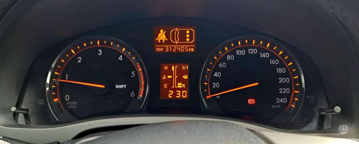 Toyota Avensis 2010 — photo 9