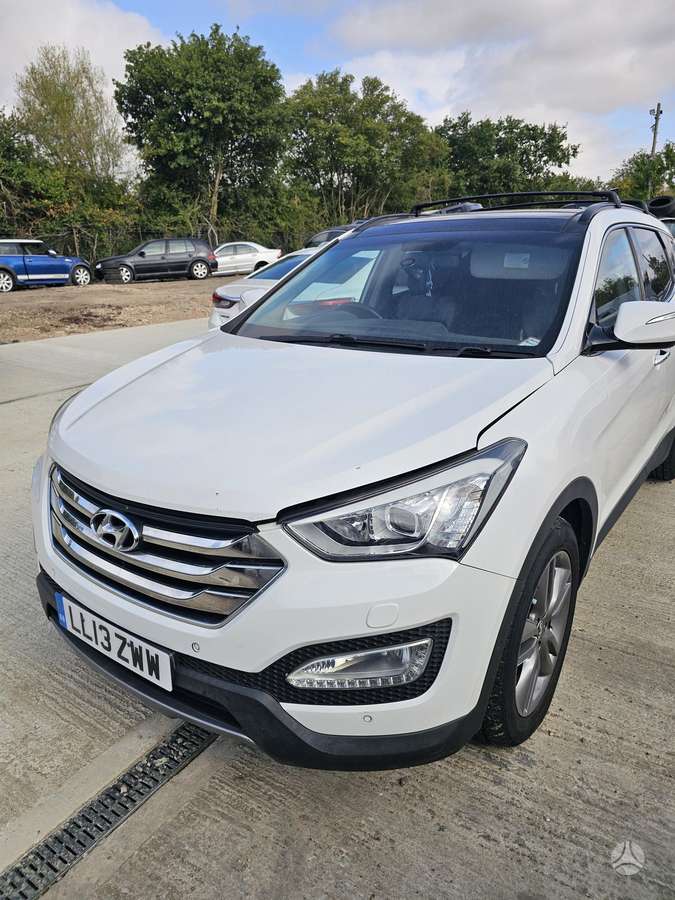 Hyundai Santa 2013 — rear view