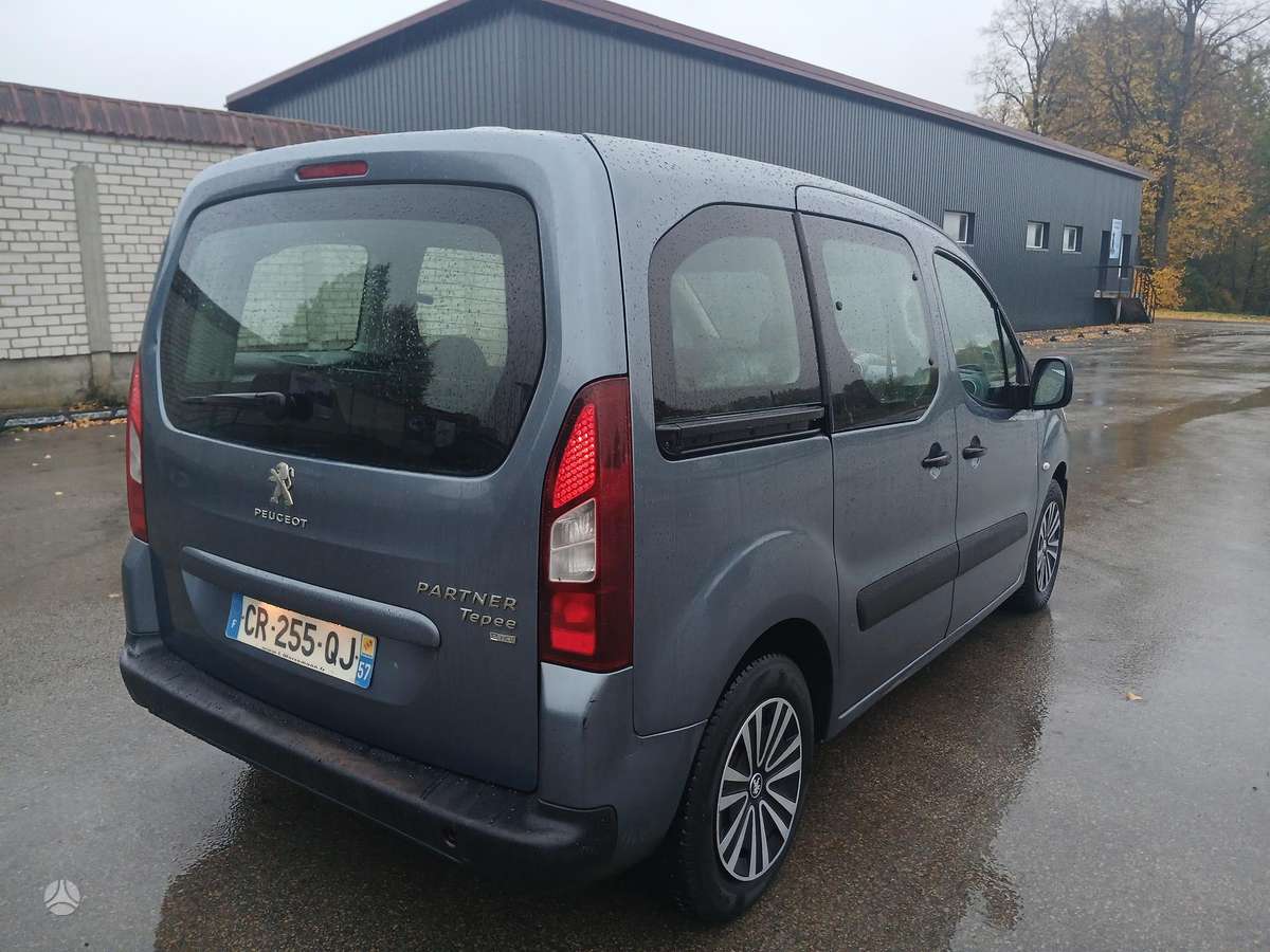 Peugeot Partner 2013 — interior