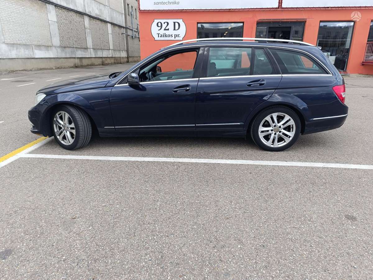 Mercedes-Benz C220 2013 — вигляд ззаду