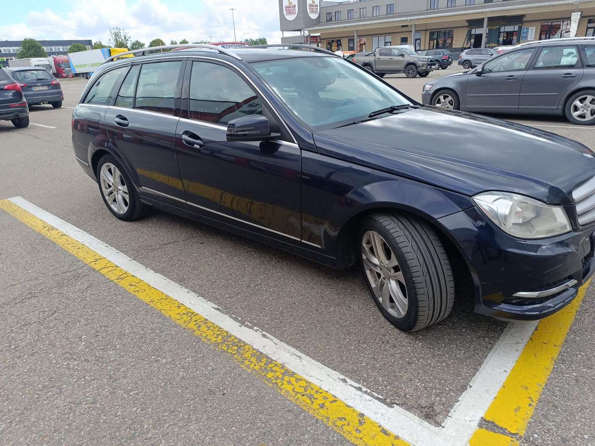 Mercedes-Benz C220 2013 — салон