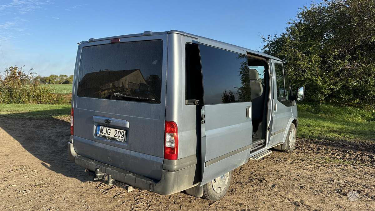 Ford Transit 2008 — rear view