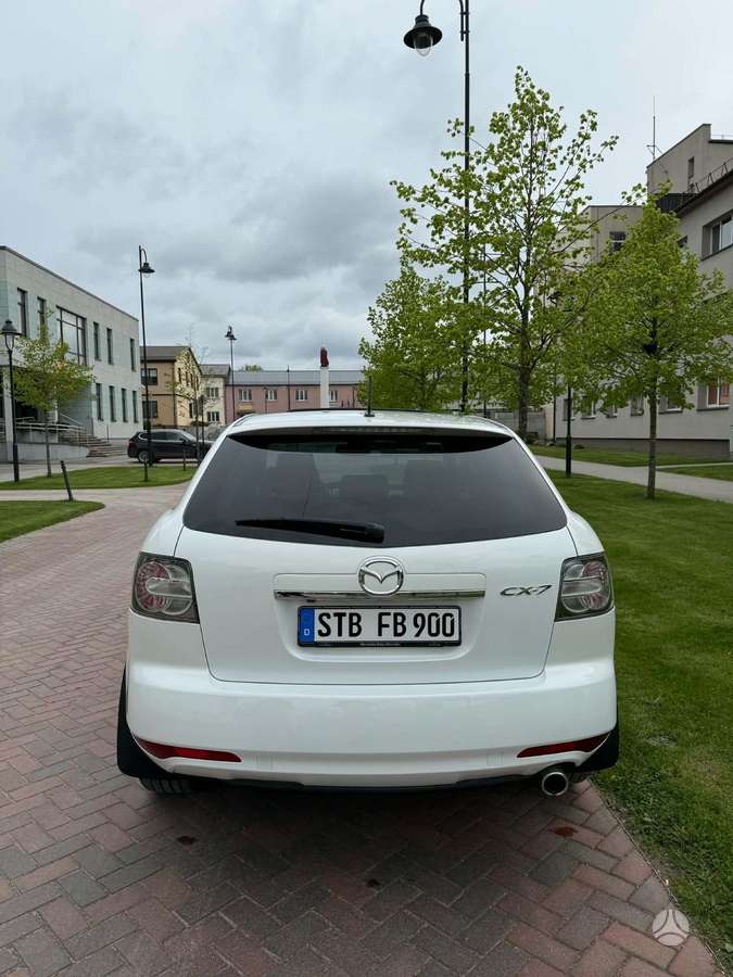 Mazda CX-7 2011 — салон