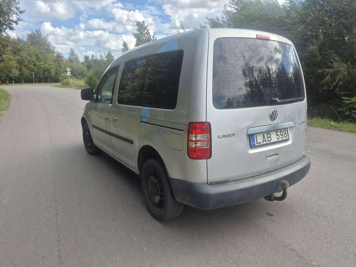 Volkswagen Caddy 2011 — rear view