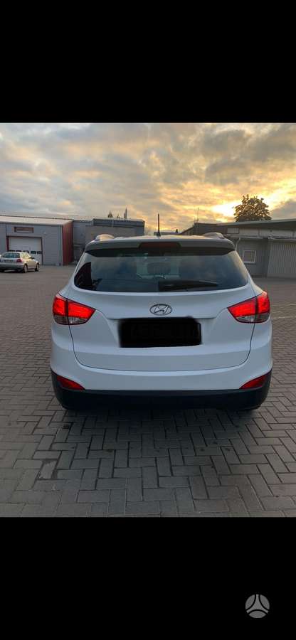Hyundai ix35 2010 — салон