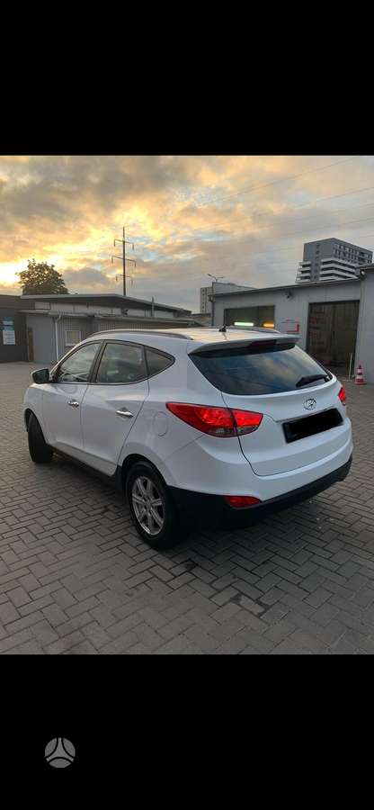 Hyundai ix35 2010 — двигун 1995 cm³, 184 HP (135kW)