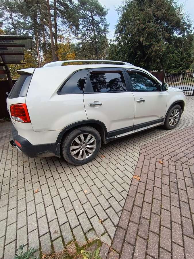 Kia Sorento 2010 — interior