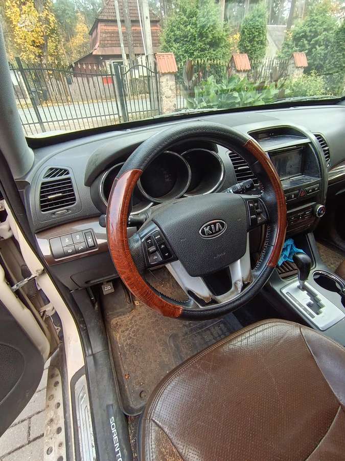 Kia Sorento 2010 — photo 7