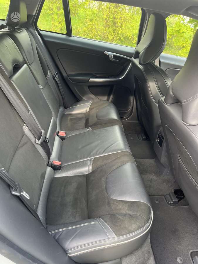 Volvo V60 2011 — photo 10