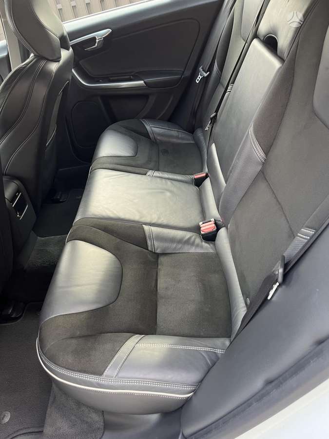 Volvo V60 2011 — photo 11