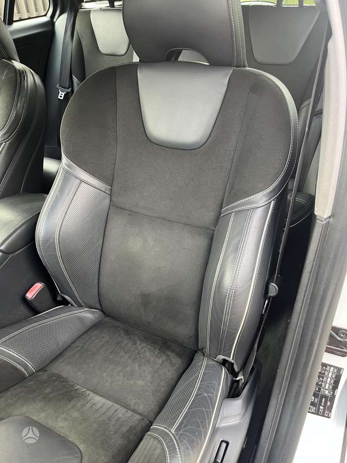 Volvo V60 2011 — photo 13