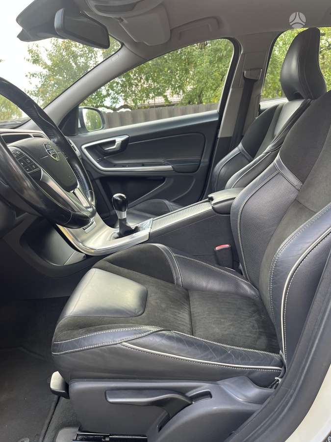 Volvo V60 2011 — photo 14