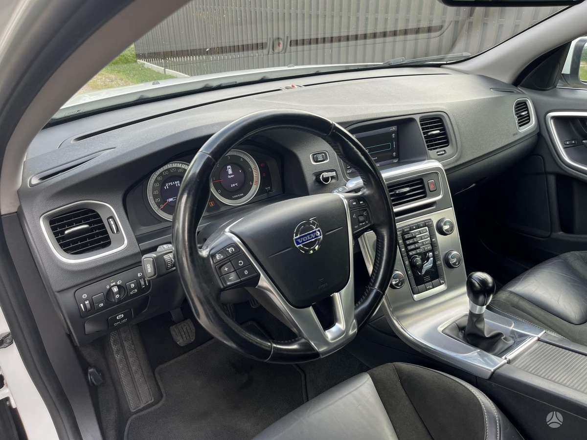 Volvo V60 2011 — photo 15