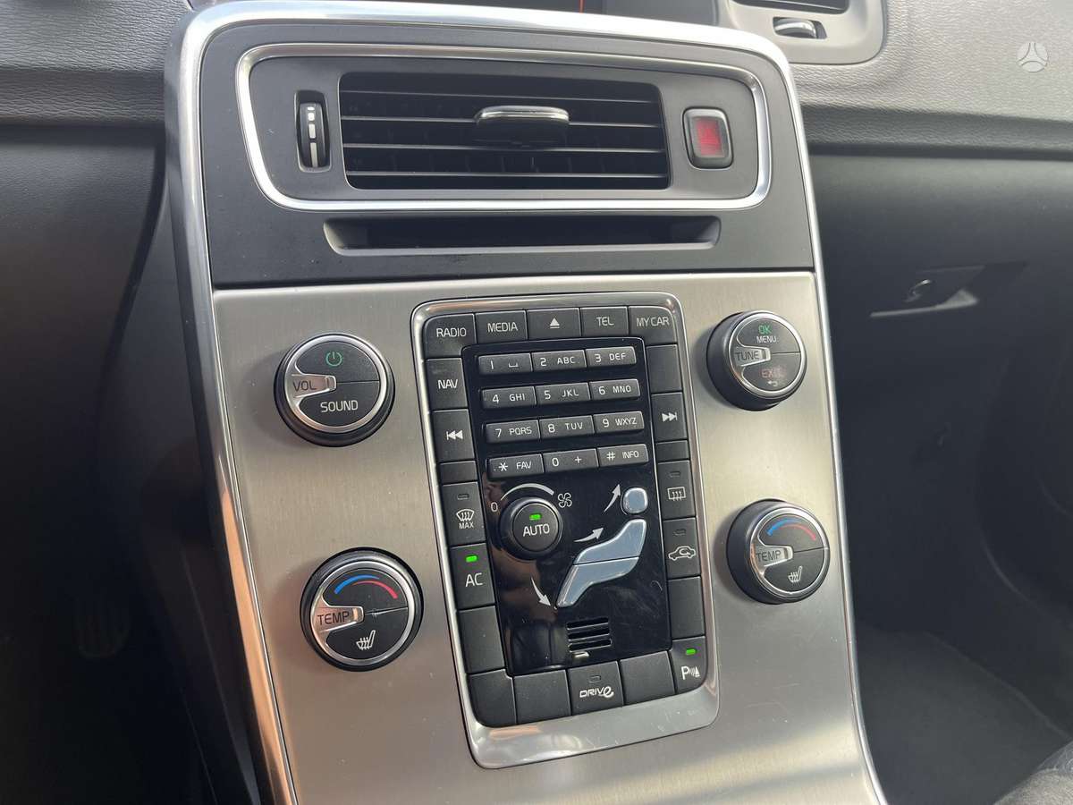 Volvo V60 2011 — photo 18