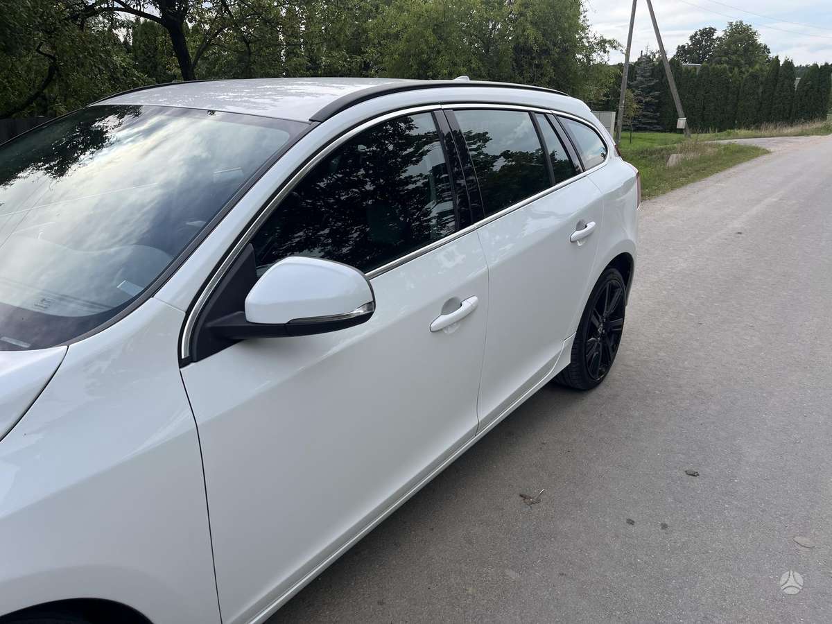 Volvo V60 2011 — rear view