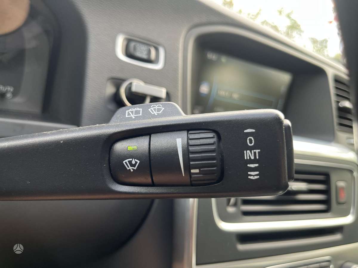 Volvo V60 2011 — photo 20