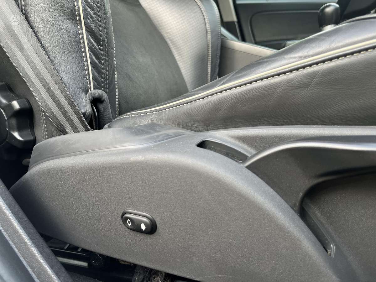 Volvo V60 2011 — photo 22