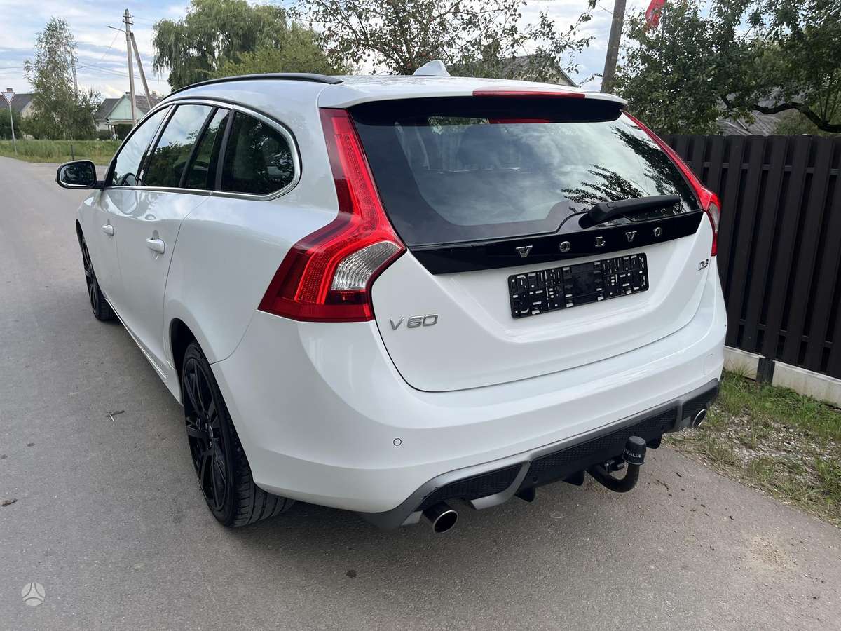 Volvo V60 2011 — engine 1984 cm³, 163 HP (120kW)