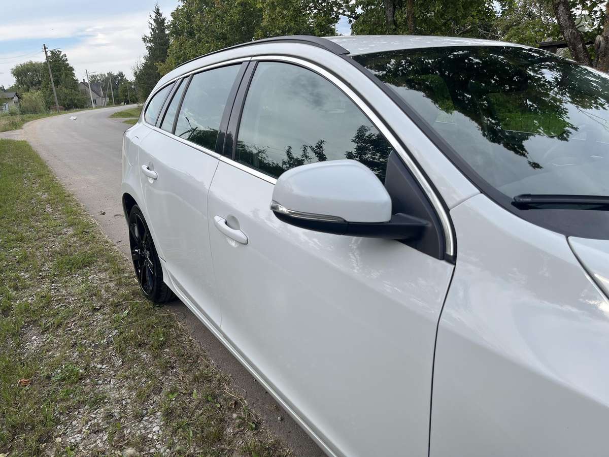 Volvo V60 2011 — photo 7