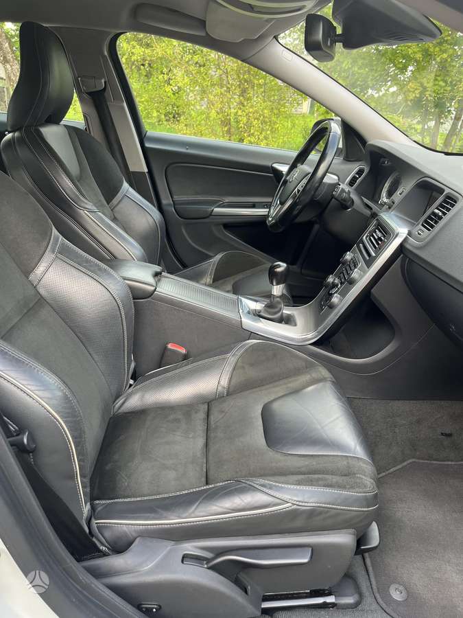 Volvo V60 2011 — photo 9