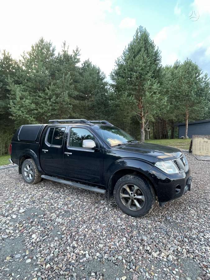 Nissan Navara 2015 — вигляд ззаду