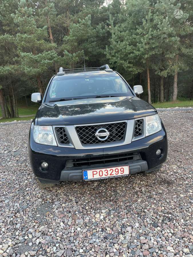 Nissan Navara 2015 — салон
