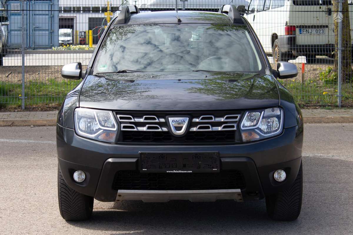 Dacia Duster 2015 — rear view