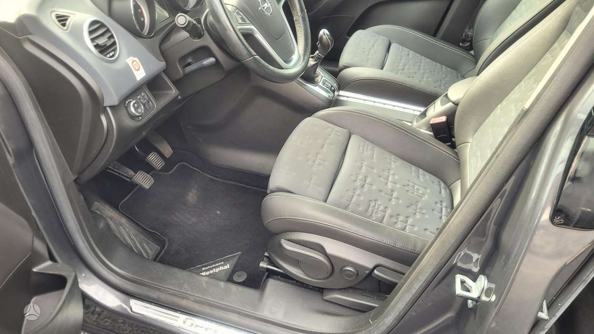 Opel Meriva 2011 — photo 11