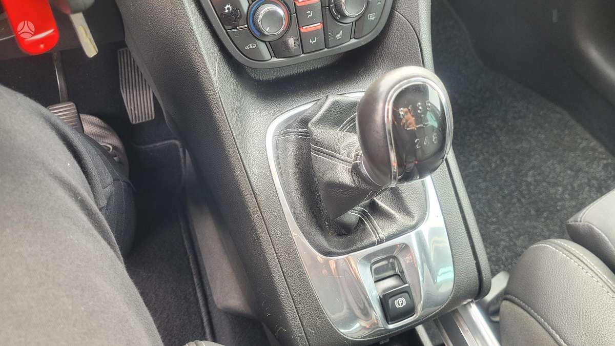 Opel Meriva 2011 — photo 16