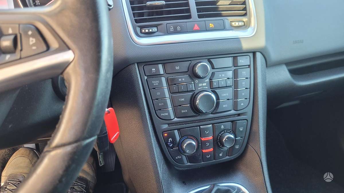 Opel Meriva 2011 — photo 17
